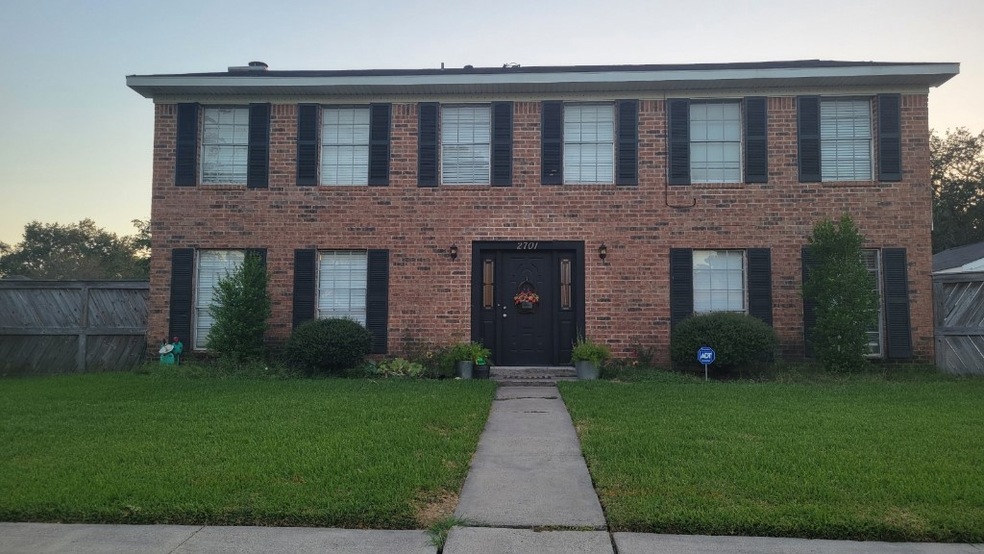 2701 Mockingbird Dr, Alvin, TX 77511 - photo 1