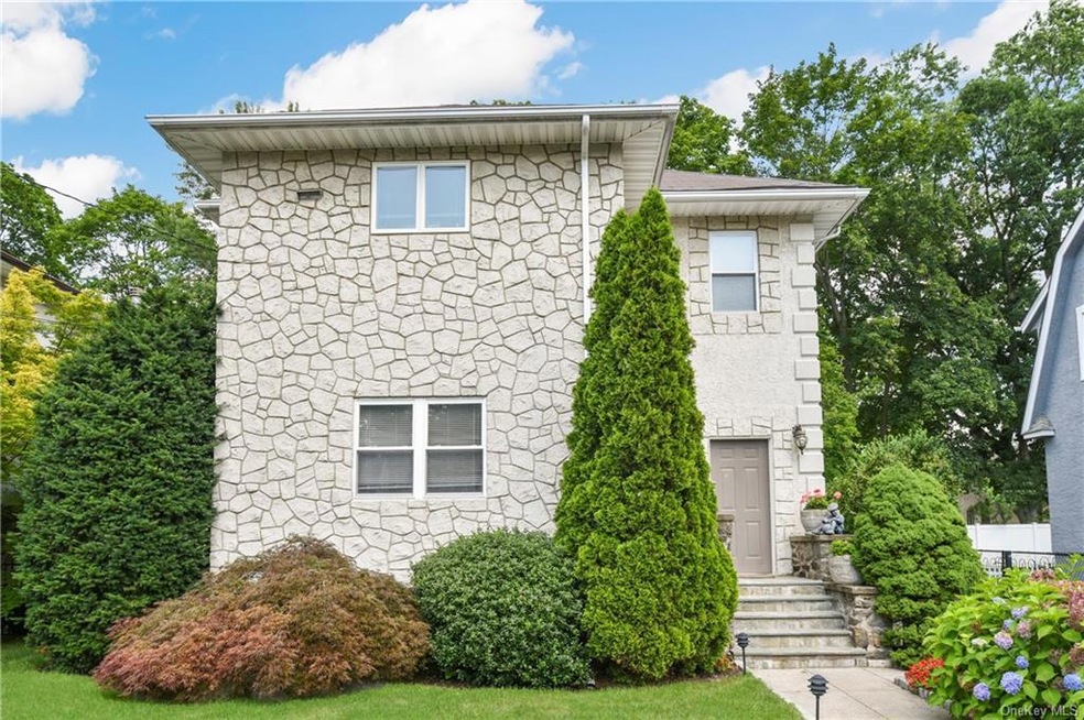 523 Carroll Ave unit 2nd Floor, Mamaroneck, NY 10543 - photo 1