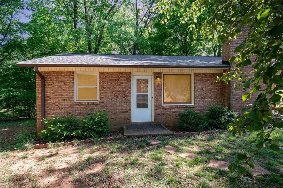 516 Hartness Rd, Statesville, NC 28677 - photo 1