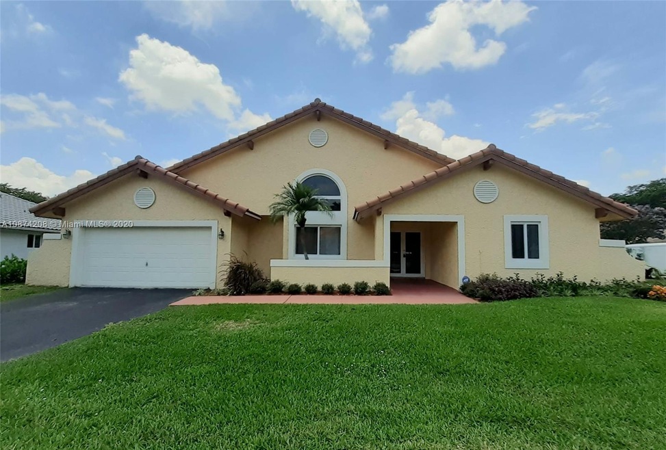 1501 E Oak Knoll Cir, Davie, FL 33324 - photo 1