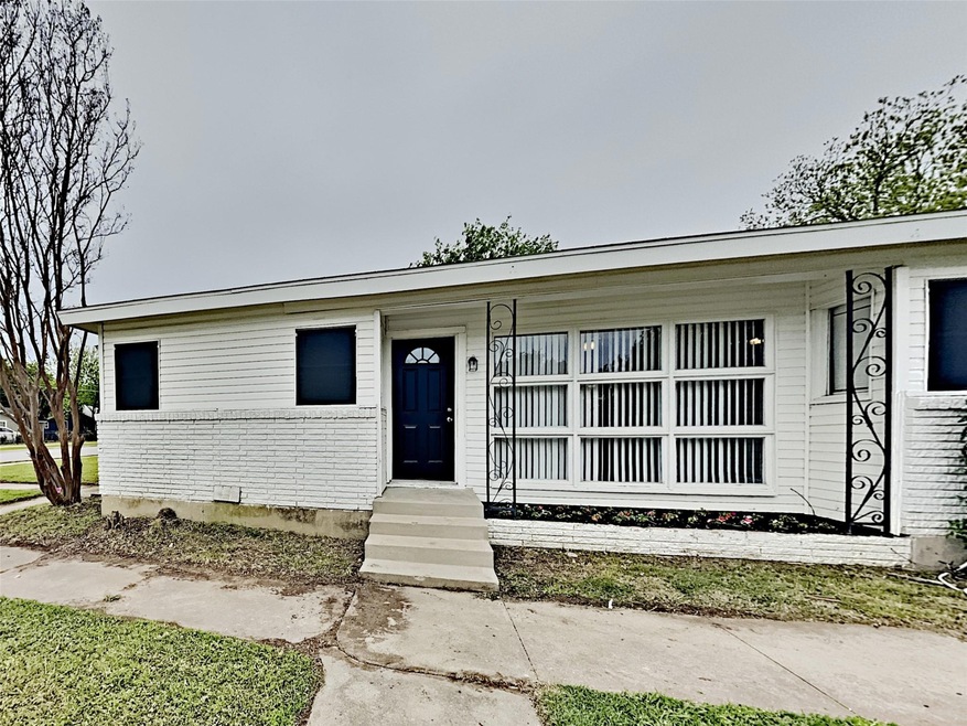 1102 Poindexter Ave, Cleburne, TX 76033 - photo 1