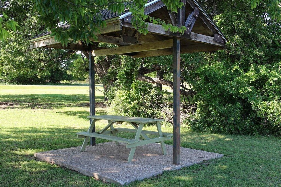 1409 Millcreek Tr, Whitney, TX 76692 - photo 1