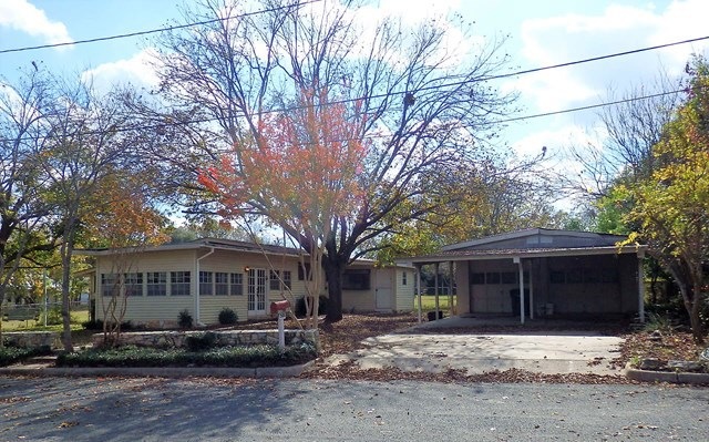 501 W Schubert St, Fredericksburg, TX 78624 - photo 1