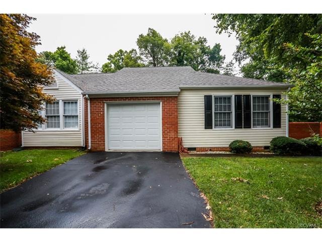 Front elevation w 1 car garage, private end unit &