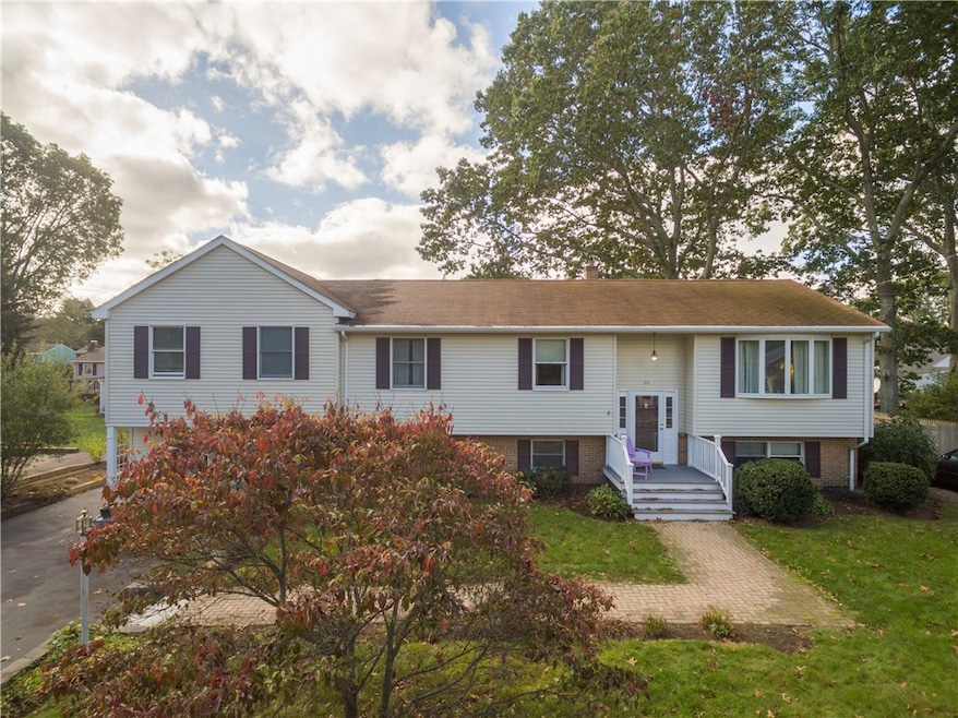 66 Pomfret Rd, Narragansett, RI 02882 - photo 1