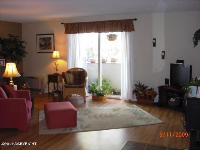 View Circle Living room