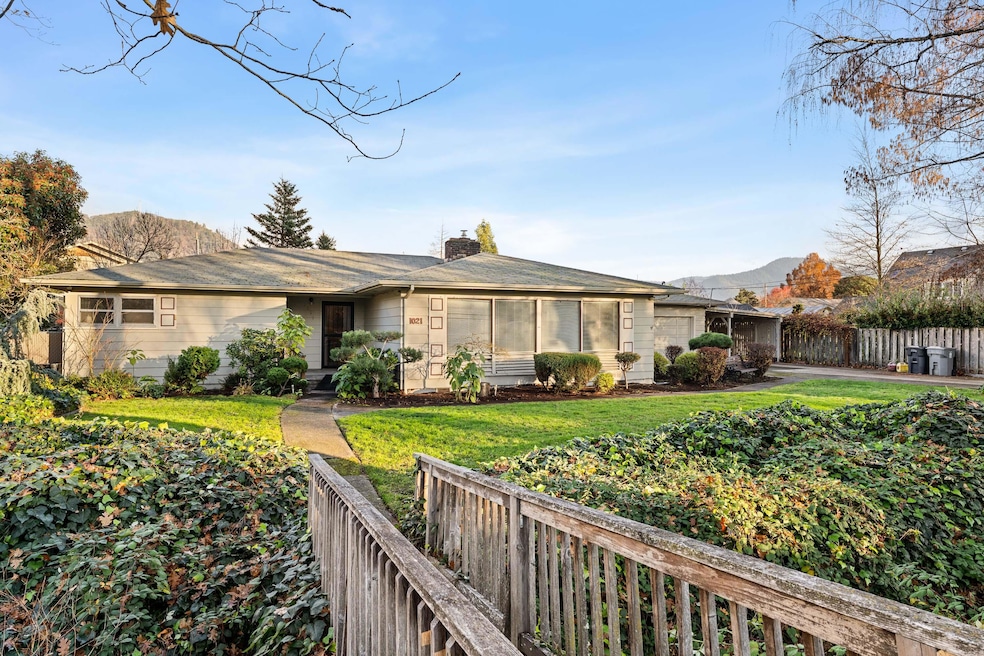 1021 NW Conklin Ave, Grants Pass, OR 97526 - photo 1