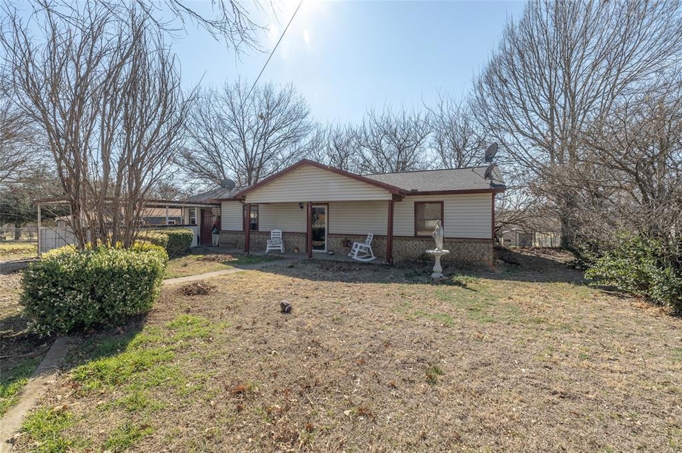 501 Dogwood St, Springtown, TX 76082 - photo 1