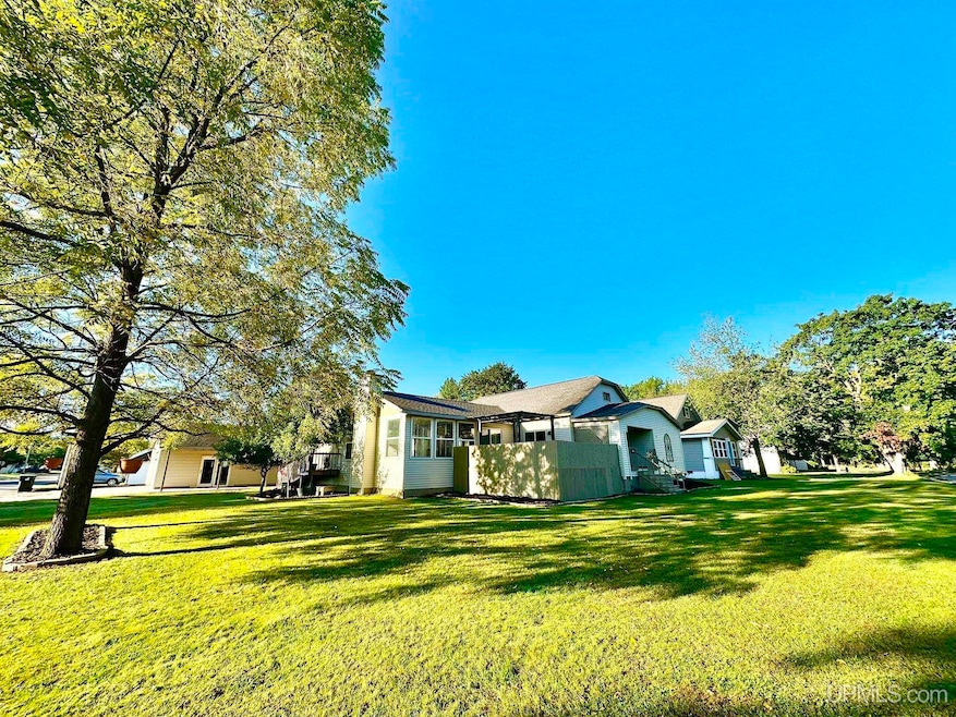 1503 W Ludington St, Iron Mountain, MI 49801 - photo 1