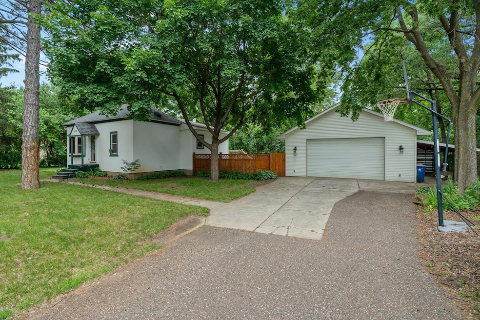 317 Garfield Ave MLS-5.jpg