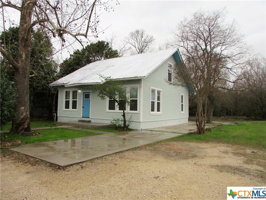 1022 E Pine St, Seguin, TX 78155 - photo 1