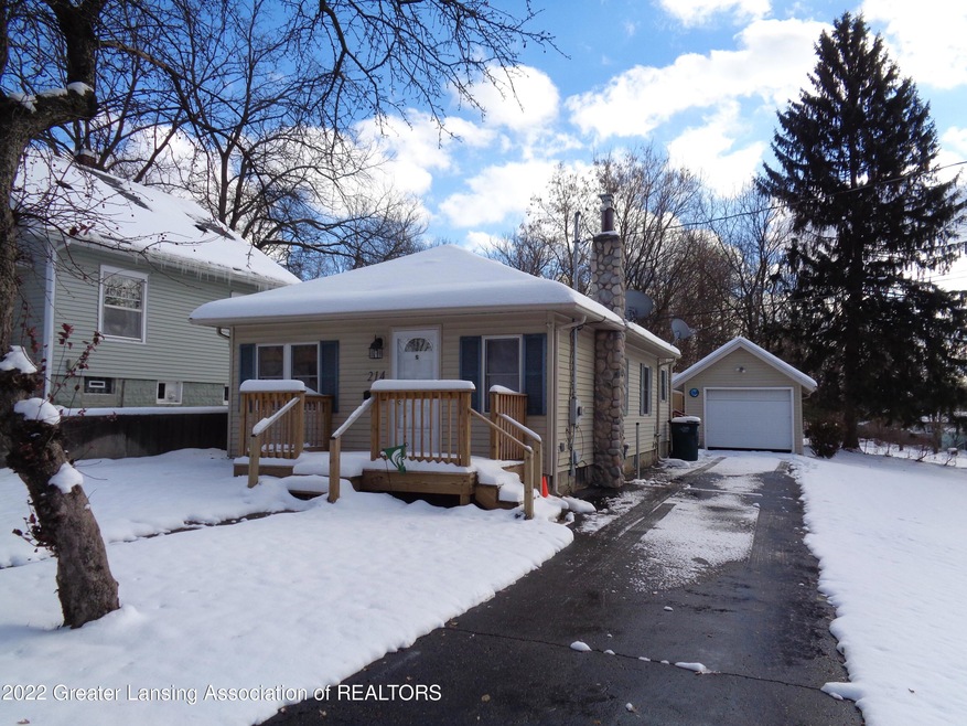 214 E Hodge Ave, Lansing, MI 48910 - photo 1