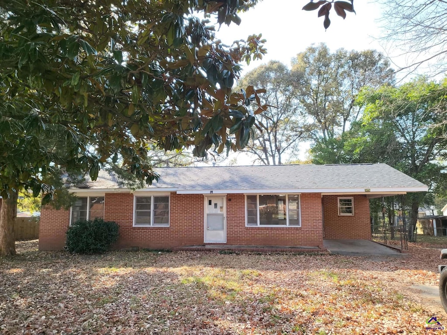 303 Sparta St, Warner Robins, GA 31088 - photo 1