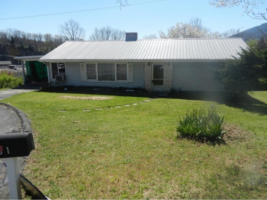 401 Twin Oaks Dr, Johnson City, TN 37601 - photo 1