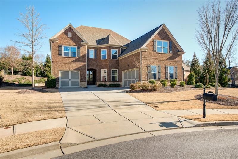 Perfectly maintained home walking distance to down