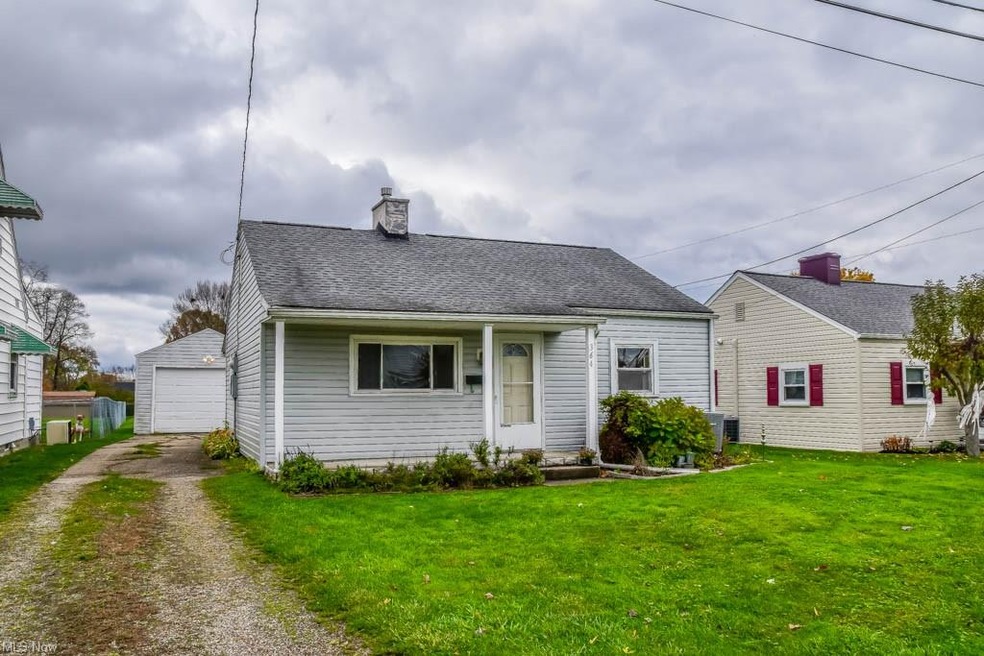 Move-in ready 2 bedroom, 1 full bath home!