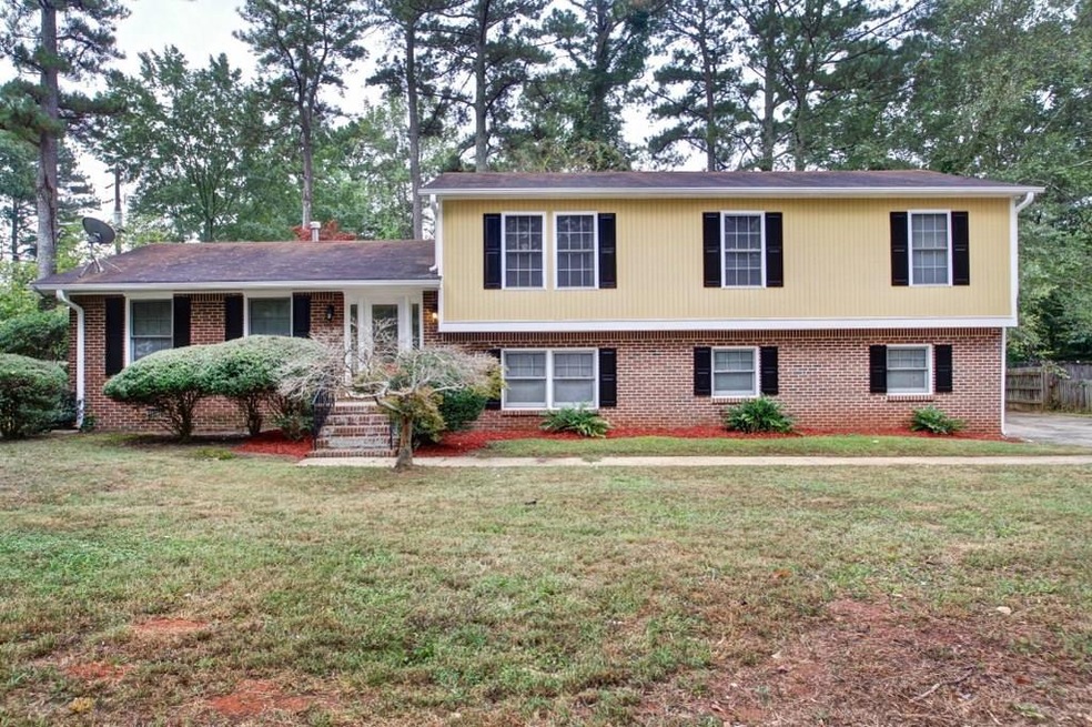 BEAUTIFUL CORNER LOT BRICK HOME WITH THREE BEDROOM