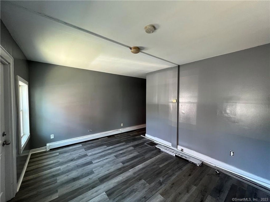 697 Hallett St unit 1, Bridgeport, CT 06608 - photo 1