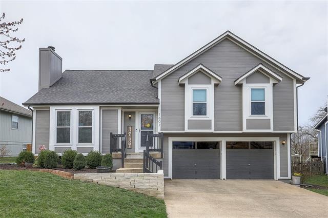 1607 Roberta Dr, Raymore, MO 64083 - photo 1