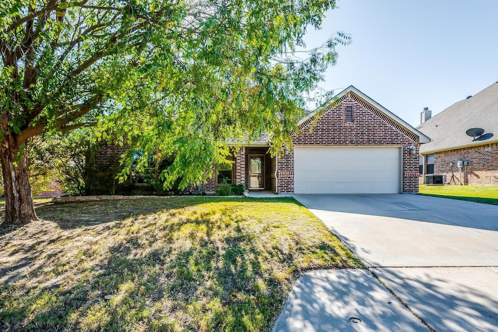 376 Lockwood Ln, Weatherford, TX 76087 - photo 1