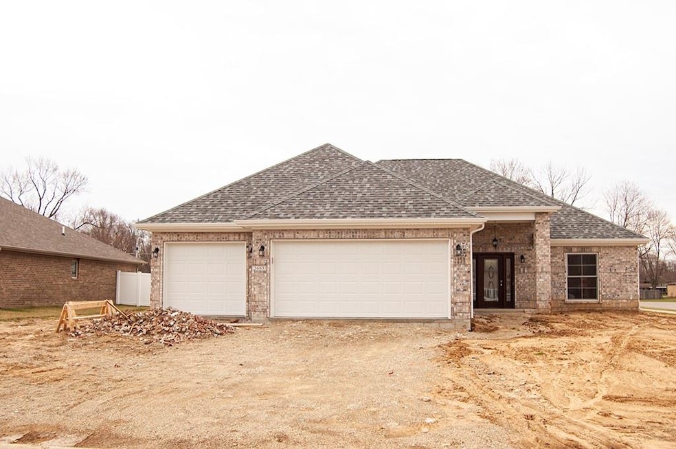 2683 Poplar Woods Ln, Columbus, IN 47203 - photo 1