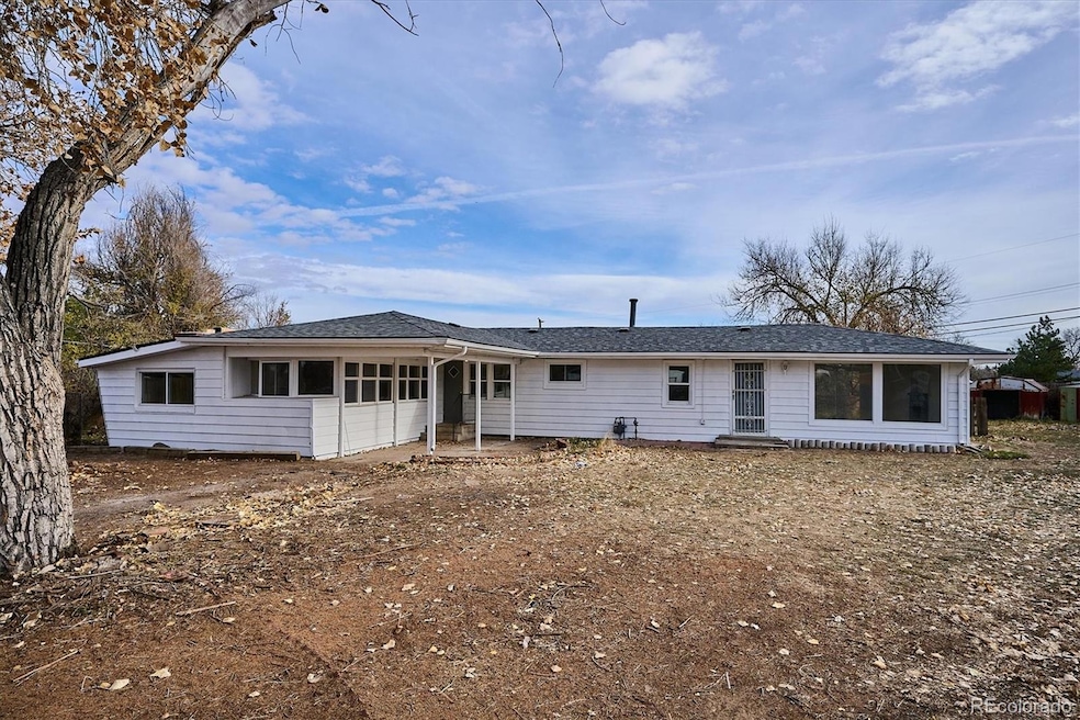 2110 Eagle Cir, Aurora, CO 80011 - photo 1