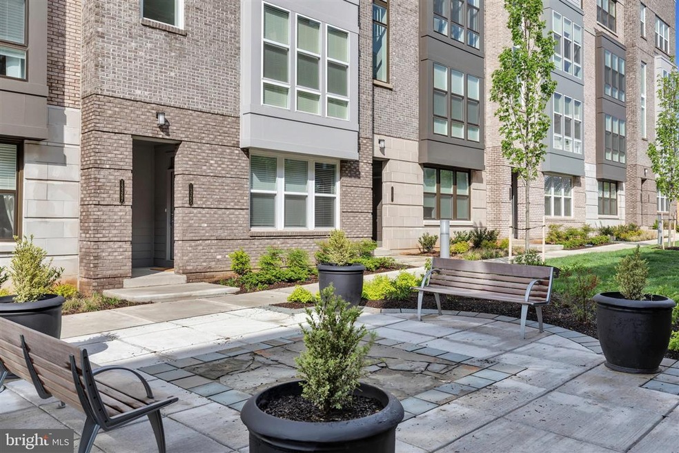 13367 Launders St, Herndon, VA 20171 - photo 1