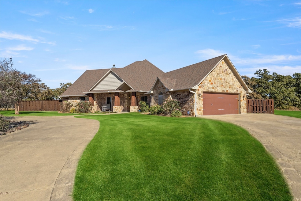 Welcome to this stunning custom lake-view retreat in the gated Texoma Bluffs community of Gordonville, Texas. Set on 2.18 acres overlooking beautiful Lake Texoma