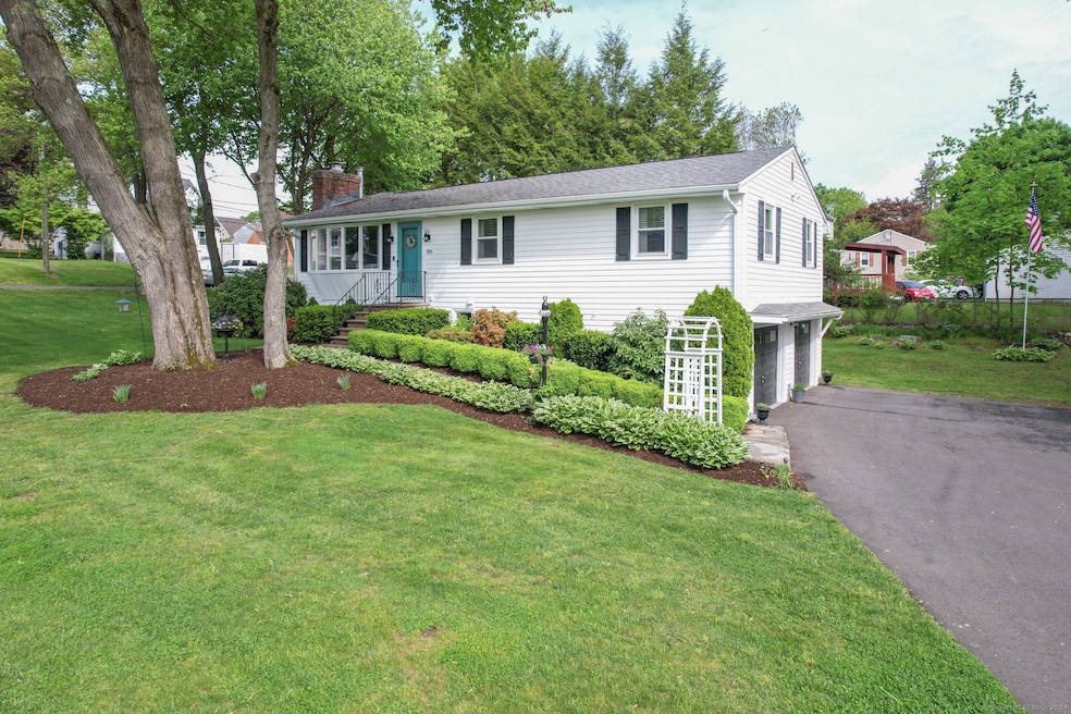 86 Aldorisio St, Oakville, CT 06779 - photo 1