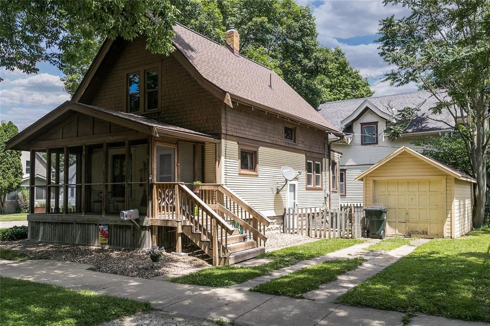 429 10th St NW, Cedar Rapids, IA 52405 - photo 1