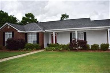 180 Stone Loop is located in a small neighborhood 