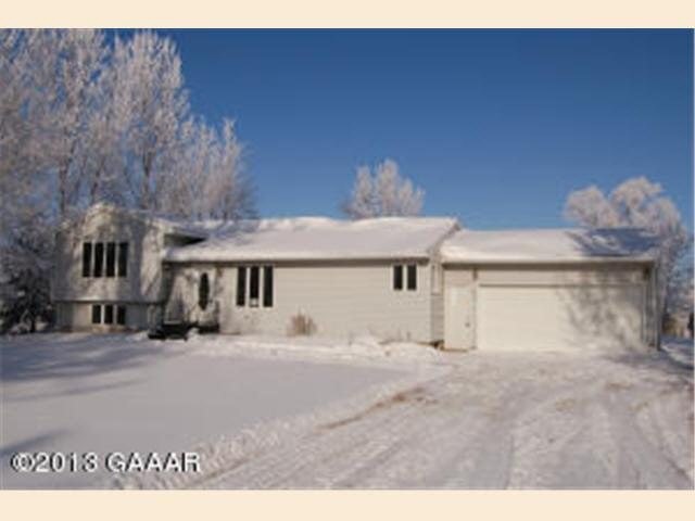 935 Cross Country Ln SW, Alexandria, MN 56308 - photo 1