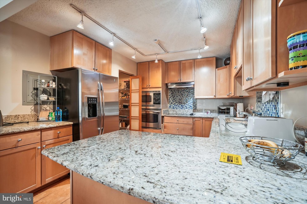 Westlake Towers unit 103, Bethesda, MD 20817 - photo 1