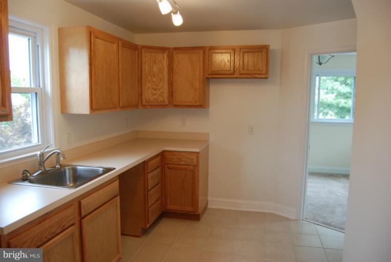 208 Fourth Ave, Halethorpe, MD 21227 - photo 1