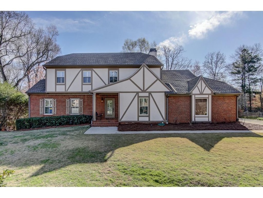 Beautiful flat lot in cul-de-sac