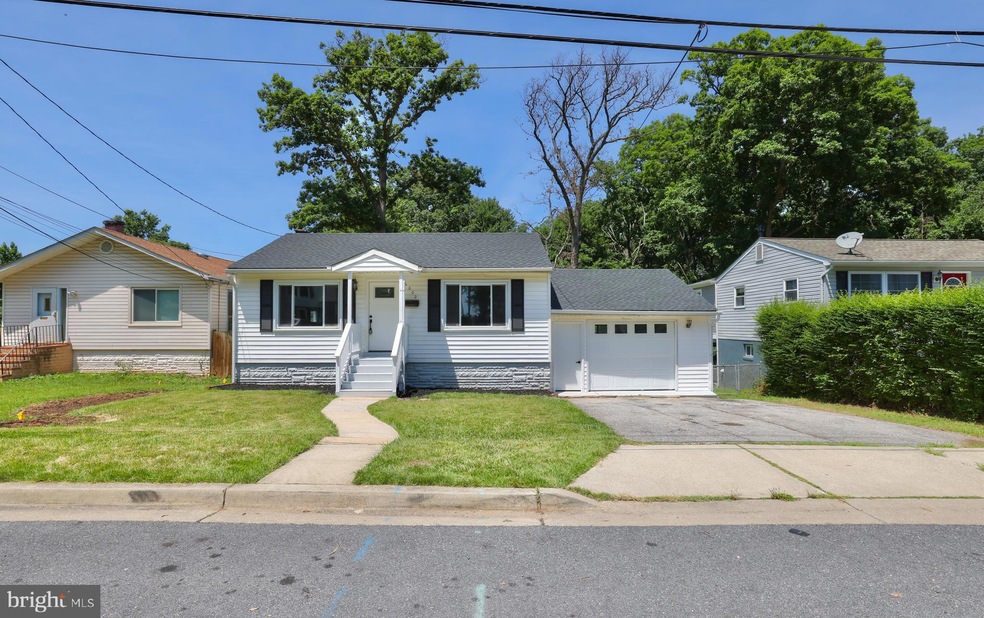 6002 Somerset Rd, Riverdale, MD 20737 - photo 1