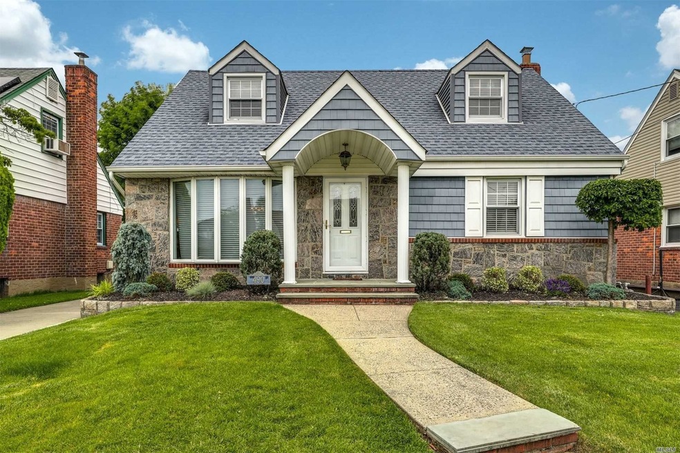 490 Argyle Rd, Mineola, NY 11501 - photo 1