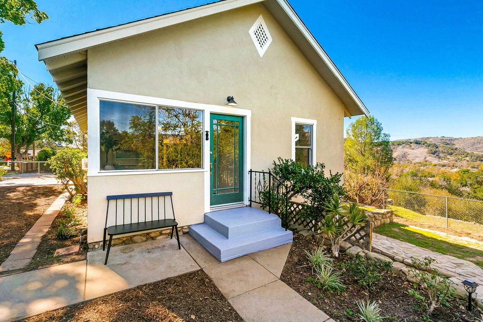 1-web-or-mls-UpmarketMedia_404WOakView-1