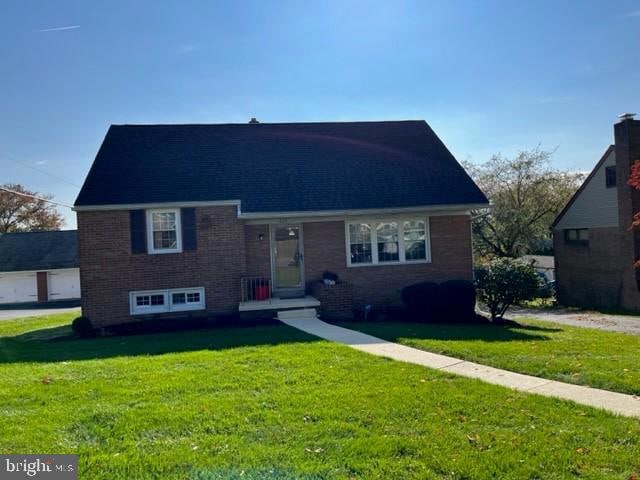 215 W 38th St, Reading, PA 19606 - photo 1