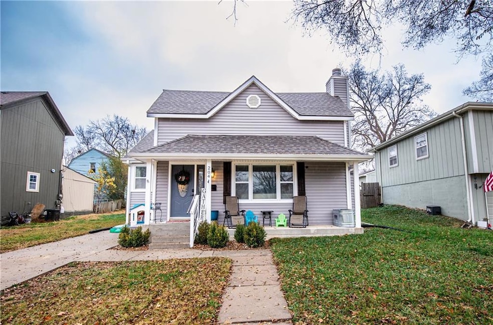 204 E Shawnee St, Paola, KS 66071 - photo 1