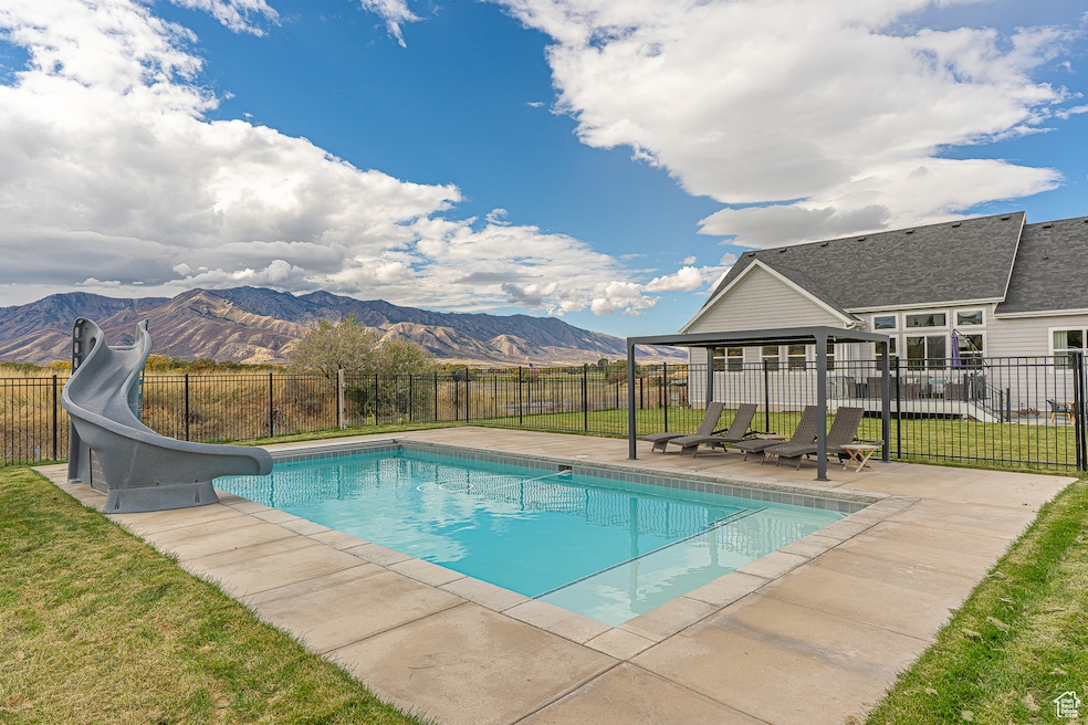 781 W 85 S, Hyrum, UT 84319 - photo 1