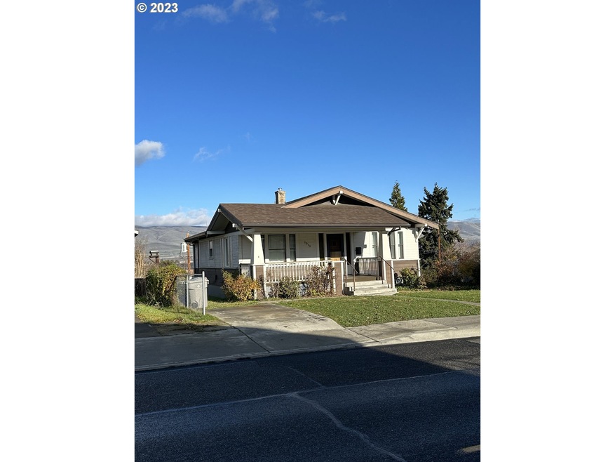 1015 E 10th St, the Dalles, OR 97058 - photo 1