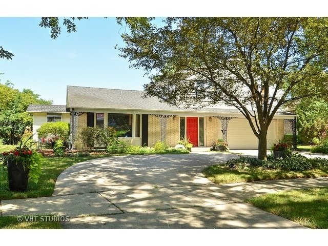 3122 Maple Leaf Dr, Glenview, IL 60026 - photo 1