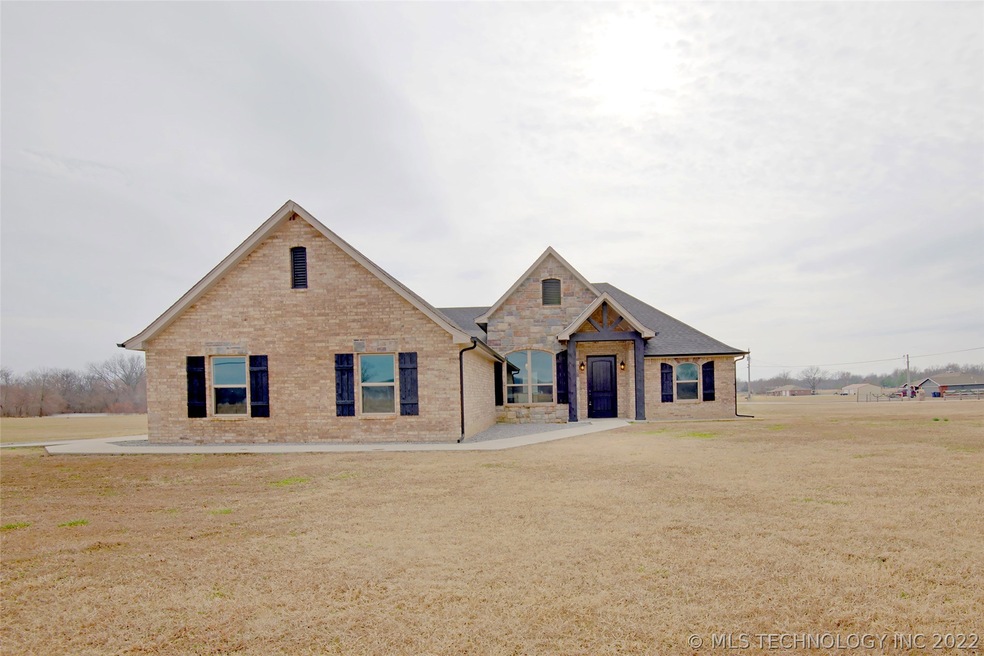 FULL BRICK & STONE, NEWER CONSTRUCTION IN A GREAT