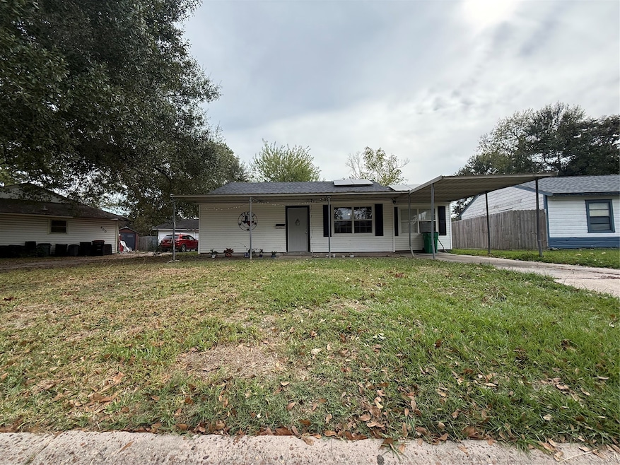 602 Parkway St, Baytown, TX 77520 - photo 1