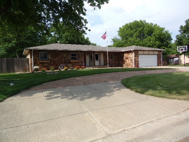 510 Homestead Dr, Colwich, KS 67030 - photo 1