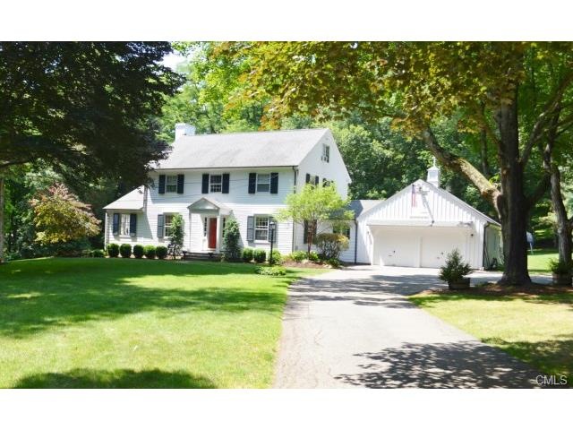 Classic Home in Estate Setting in Prestigious Lowe