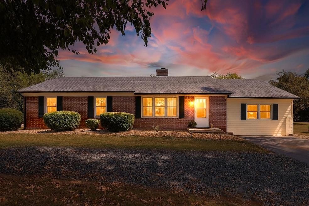 1064 Ladd Rd, Waynesboro, VA 22980 - photo 1