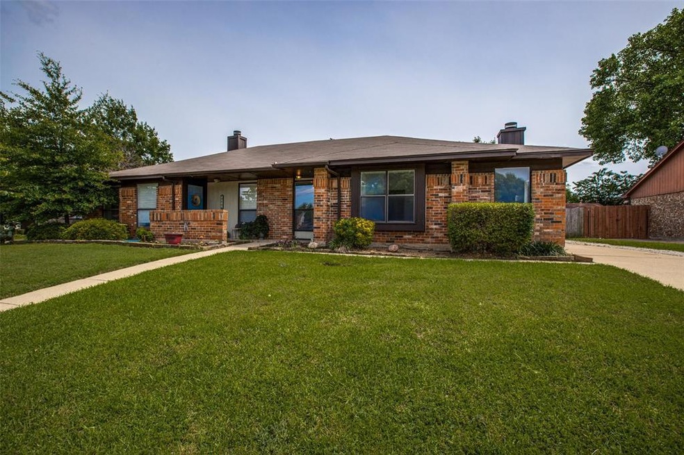 2432 Oakmont Dr, Bedford, TX 76022 - photo 1