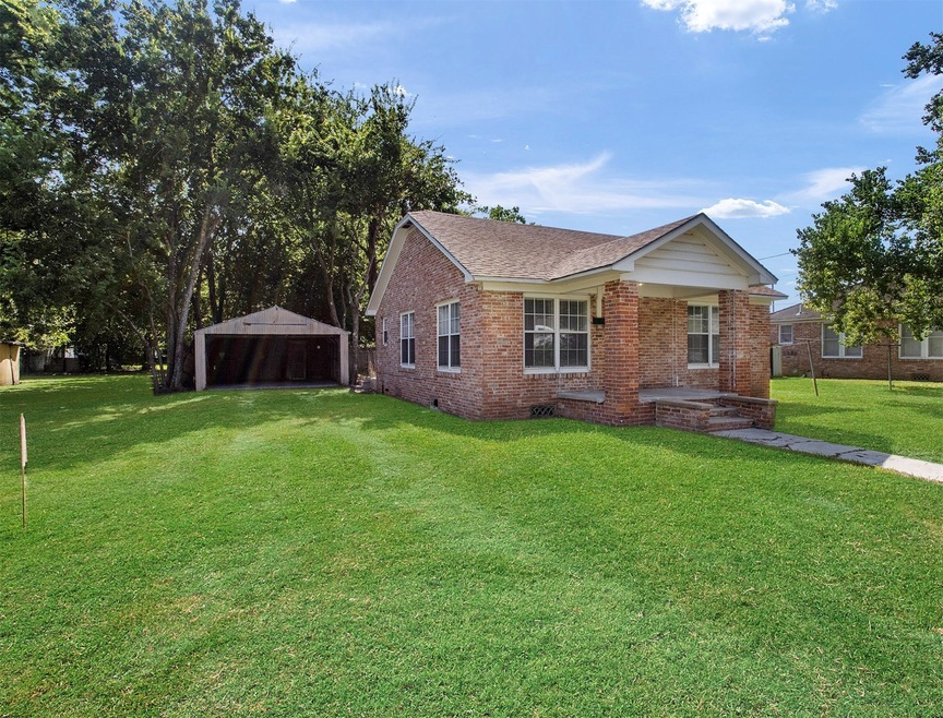 1813 Cottonwood Ave, Bay City, TX 77414 - photo 1